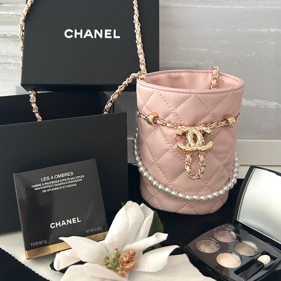 Chanel Light Pink Quilted Bucket Bag with Gold Accents - Picture 1 of 6